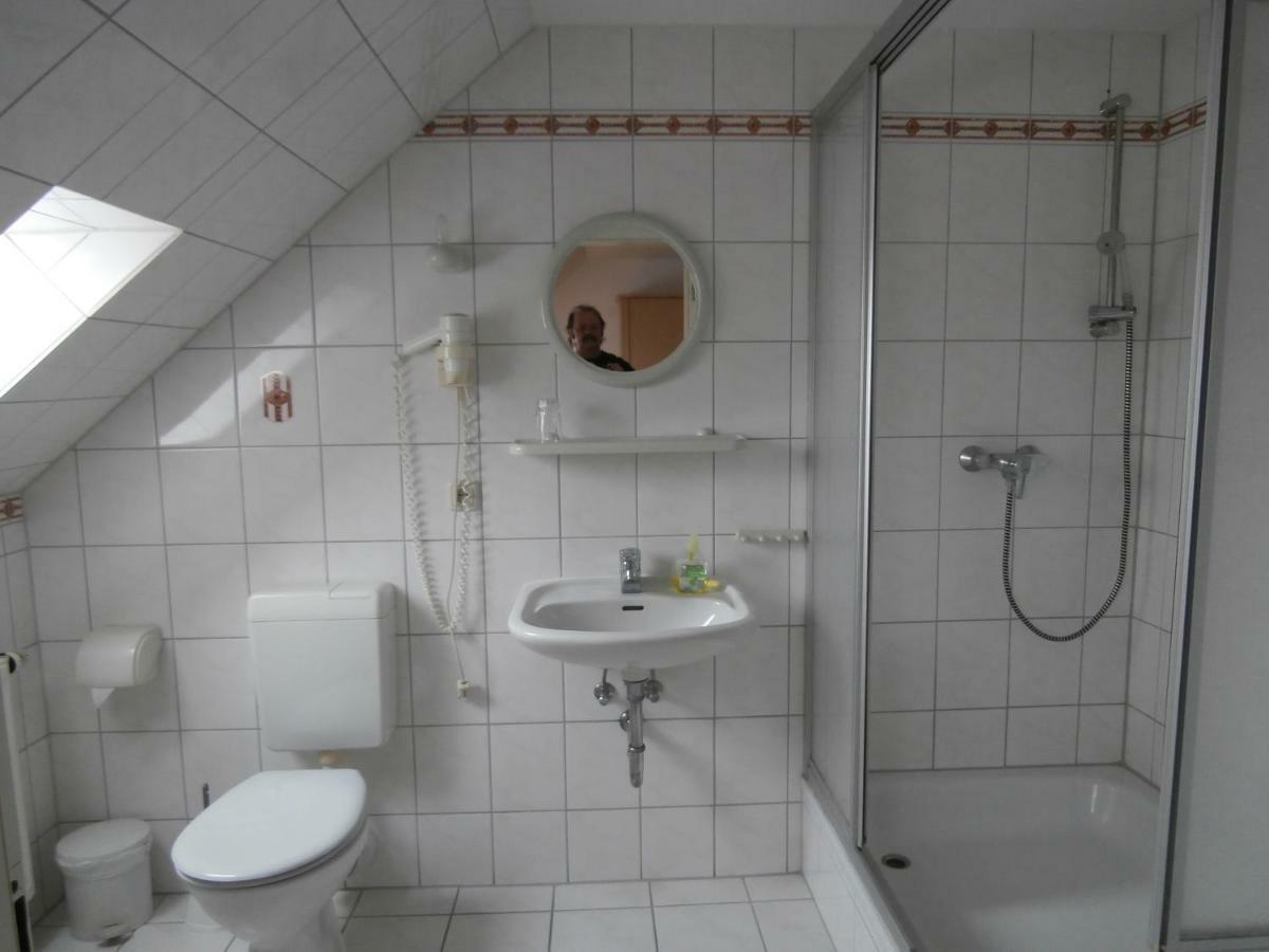 Zweibettzimmer mit Bad